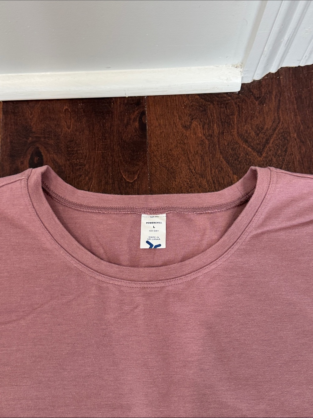 Old Navy Active Powerchill Women’s Super-Flare Pants & Cropped Crossover Tee - Picture 10 of 11